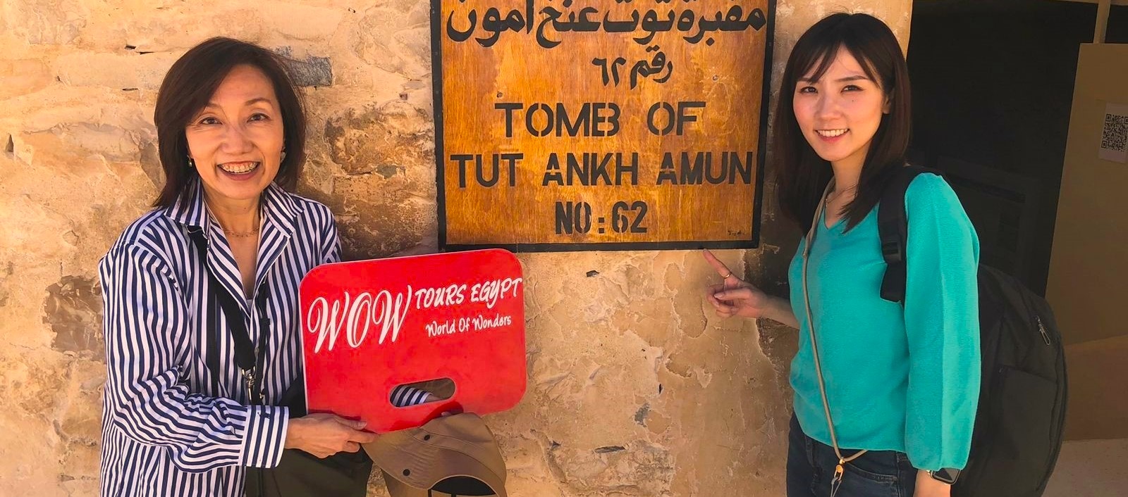 Slide -// Luxor Background (17)